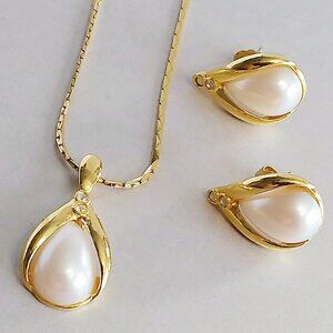 Vintage Avon Necklace Earrings Set Faux Mobe Pearl CZ Pendant Gold Tone 18in L